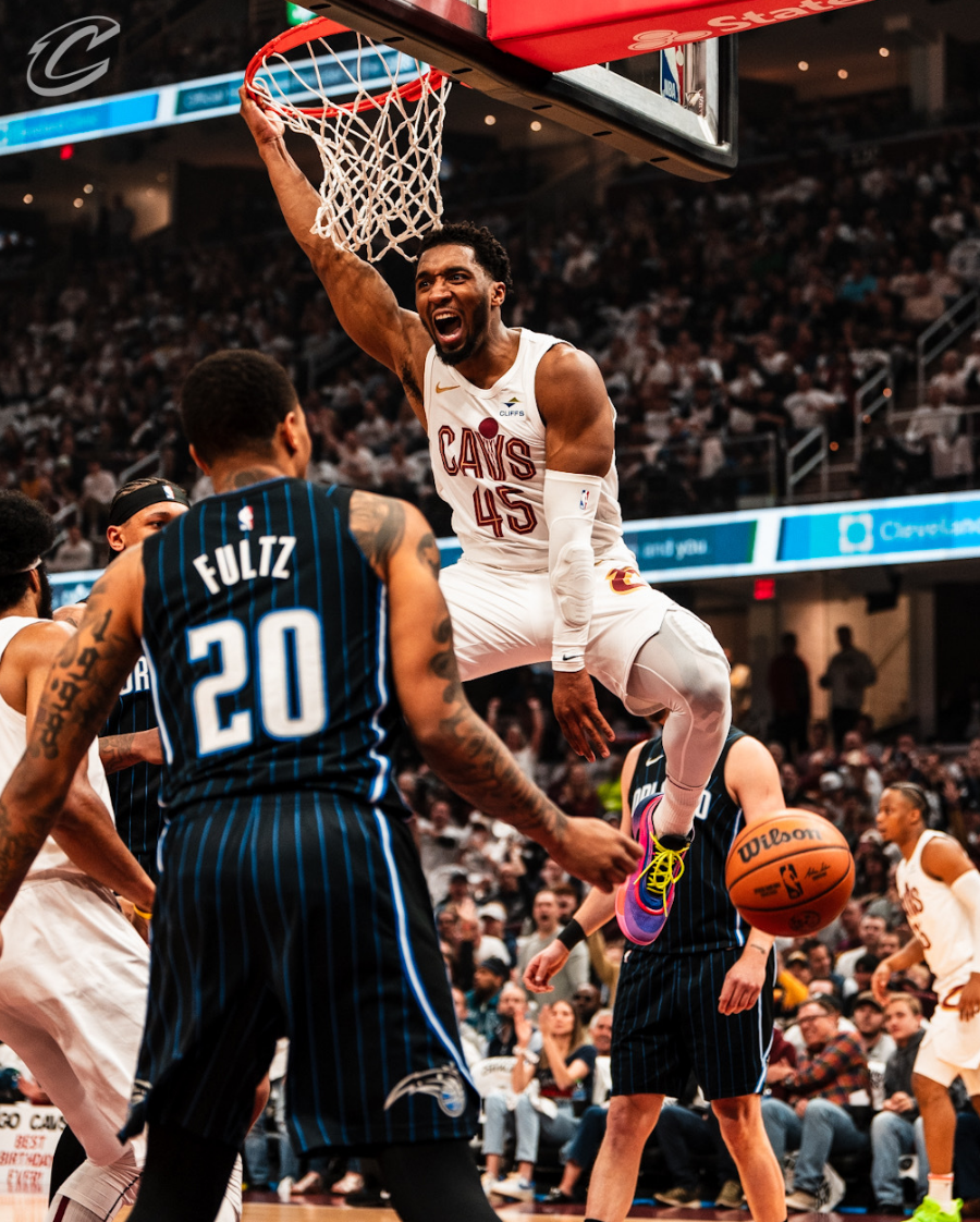 电竞赛事-包含NBA常规赛集结日再迎强敌，克里夫兰骑士再遭质疑，主帅态度——管理层满意，球队文化再被提及的词条